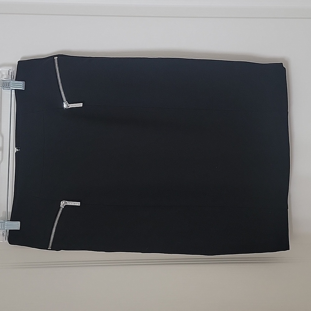 Michael Kors Size 8 Black Pencil Skirt Stretchy, Exposed Zipper Exc. Cond.